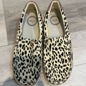Cheetah print Hey Dudes size 9